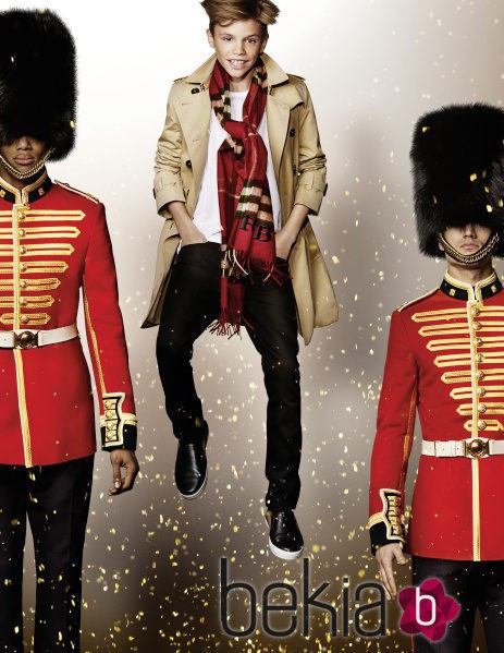 Romeo Beckham en la campaña de Navidad 2015 de Burberry