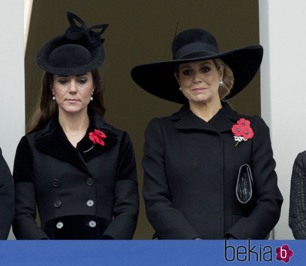 La Duquesa de Cambridge y Máxima de Holanda con trajes negros en el domingo del recuerdo