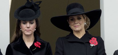 La Duquesa de Cambridge y Máxima de Holanda con trajes negros en el domingo del recuerdo