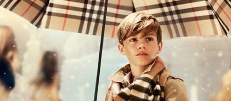 Romeo Beckham en la campaña de Navidad 2015 de la firma Burberry 