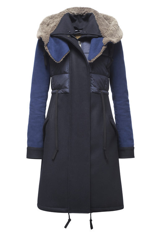 Trenca en tonos azules con cuello de pelo de la colección otoño/invierno 2015/2016 de Fay