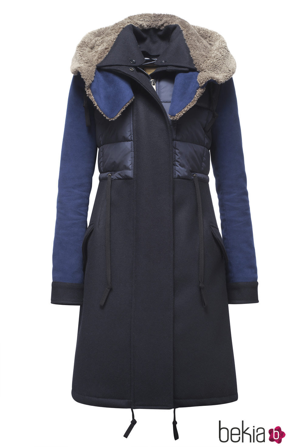 Trenca en tonos azules con cuello de pelo de la colección otoño/invierno 2015/2016 de Fay