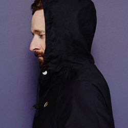 Bradley Wiggins con cazadora azul de su colección invierno 2016 para Fred Perry