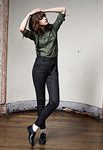 Camisa verde y pantalón gris marengo con tirantes de la colección de invierno 2016 de G-Star Raw