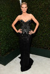 Heidi Klum con vestido negro palabra de honor en la fiesta de Elton John