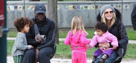 Heidi Klum con vaqueros y beanie junto a Seal y sus hijos