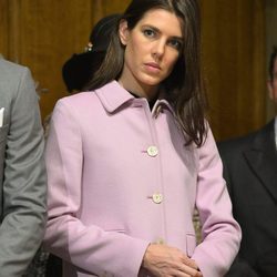 Carlota Casiraghi con chaquetón lila en el Día Nacional de Mónaco