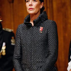 Carolina de Mónaco con chaquetón en tonos metalizados y negro en el Día Nacional de Mónaco
