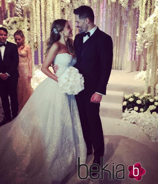 Sofía Vergara con su impresionante vestido de novia palabra de honor del diseñador Zuhair Murad