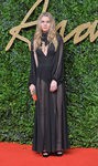 Imy Waterhouse con vestido negro largo en los British Fashion Awards 2015