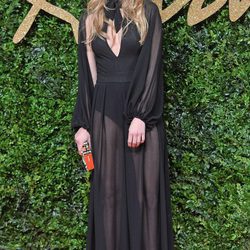 Imy Waterhouse con vestido negro largo en los British Fashion Awards 2015