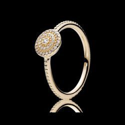 Anillo de plata y oro con círculos concéntricos de flores de la colección primavera/verano 2016 de Pandora
