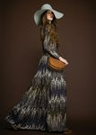 Vestido estampado en tonos grises y beige de la colección otoño/invierno 2015/2016 de Dolores Promesas