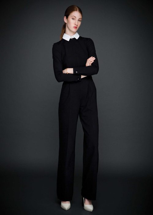 Pantalones fluidos negros y jersey de punto de la colección otoño/invierno 2015/2016 de Dolores Promesas