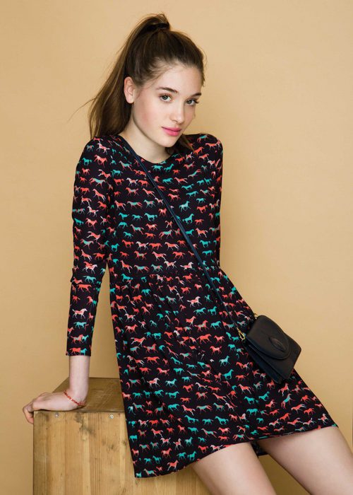 Vestido negro con estampado animal de la colección otoño/invierno 2015/2016 de Dolores Promesas