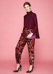 Jersey burdeos y pantalón floral estampado de la colección otoño/invierno 2015/2016 de Dolores Promesas