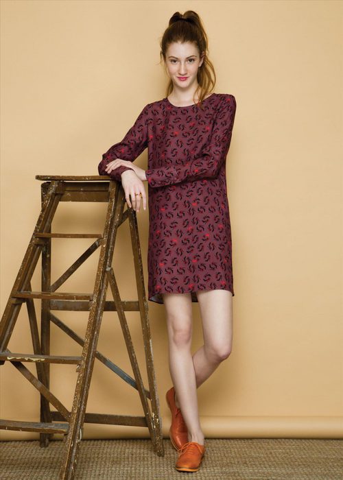 Vestido burdeos con estampado de tacones de la colección otoño/invierno 2015/2016 de Dolores Promesas