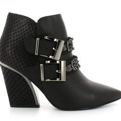 Botín negro con hebillas de la colección otono/invierno 2015/2016 de Alma en Pena