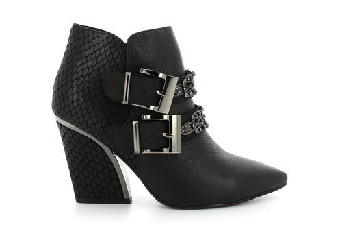 Botín negro con hebillas de la colección otono/invierno 2015/2016 de Alma en Pena