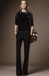 Polo negro y pantalón negro palazzo de la pre colección otoño/invierno 2015/2016 de Burberry