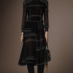 Vestido negro midi de la pre colección otoño/invierno 2015/2016 de Burberry