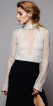 Pendientes plateado con detalles de alas de la colección de joyas de BaubleBar presentada por Olivia Palermo para la Navidad 2015