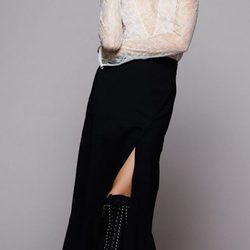 Pendientes plateado con detalle de alas de la colección de joyas de BaubleBar presentada por Olivia Palermo para la Navidad 2015
