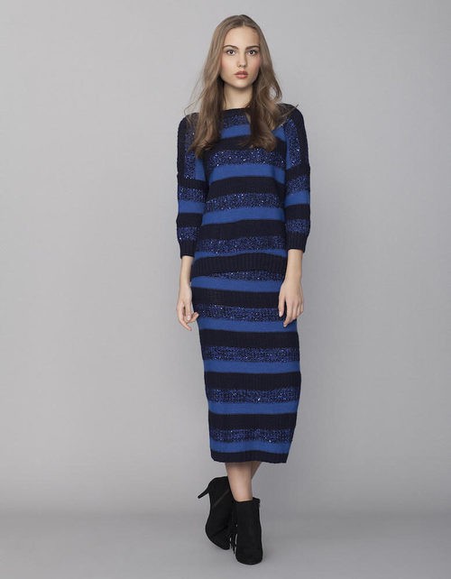 Vestido de rayas en tonalidades azules de la colección Tartán de Invierno 2015/2016