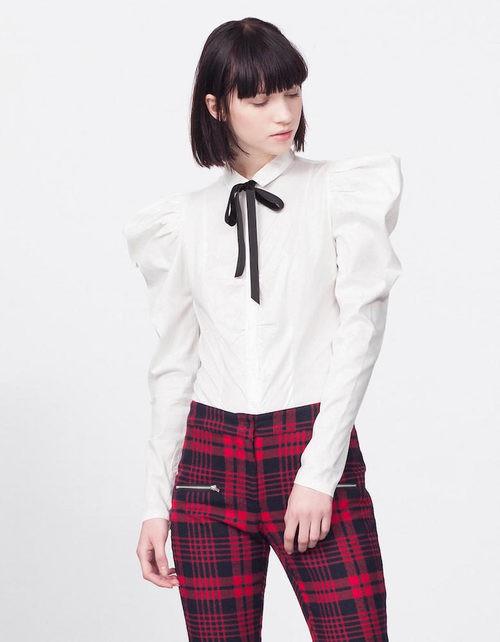 Camisa con hombreras y pantalones de cuadros rojos y negros de la colección Tartán de Invierno 2015/2016 de Blanco