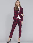 Traje de chaqueta de cuadros rojos y negros de la colección Tartán de Invierno 2015/2016 de Blanco