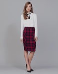 Camisa blanca y falda de tubo de cuadros rojos y negros de la colección Tartán de Invierno 2015/2016 de Blanco