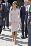 La Princesa Letizia en la Universidad de Stanford con un traje rosa