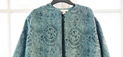 Chaquetón bicolor en con grabados en aguamarina y marrón de la colección Conscious Exclusive de H&M