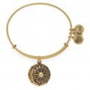 Pulsera con charm balance cósmico de la colección 2015 de Alex and Ani