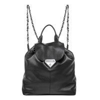 Bolso negro grande de la colección cápsula de Nicky Hilton 