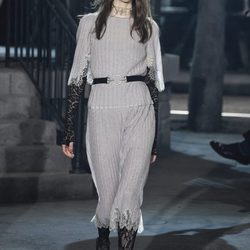 Conjunto plisado dos piezas de la colección 'Métiers d'Art Paris à Rome 2015/2016' de Chanel