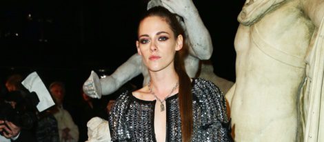 Kristen Stewart en el desfile de la colección 'Métiers d'Art Paris à Rome 2015/2016' de Chanel