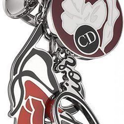 Llavero con logo y detalle floral en plata y tonos rojizos de la línea 'Dior Paradise'