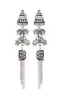 Pendientes plateados con detalle y cadenas de Claire's primavera/verano 2016