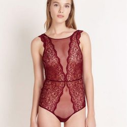 Bodie granate con encaje y transparencias en X de Oysho temporada otoño/invierno 2015
