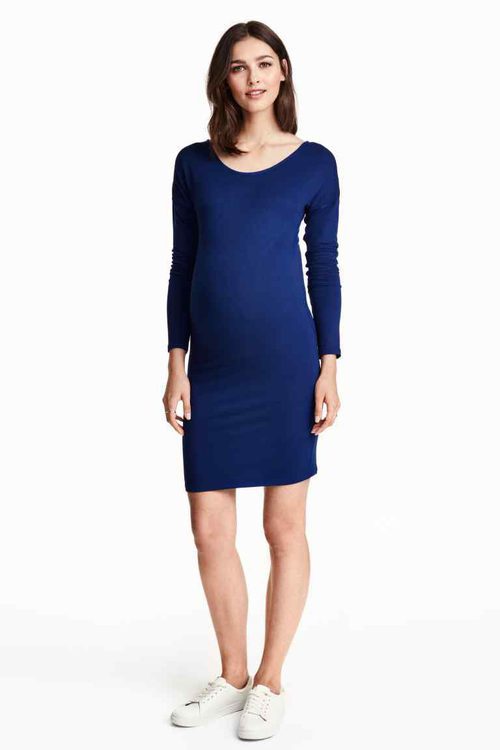Túnica azul oscuro de la línea premamá de H&M para la temprada AW 2015