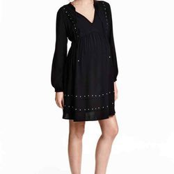 Vestido con remaches de la línea premamá de H&M para la temporada AW 2015