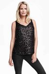 Blusa con lentejuelas de la línea premamá de H&M para la temporada AW 2015