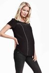 Blusa con remaches de la línea premamá de H&M para la temporada AW 2015
