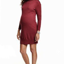 Jersey de cuello alto rojo de la línea premamá de H&M para la temporada AW 2015
