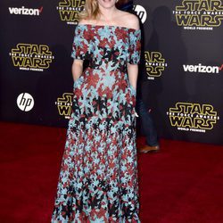 Elizabeth Baks escoge un vestido largo con print floral
