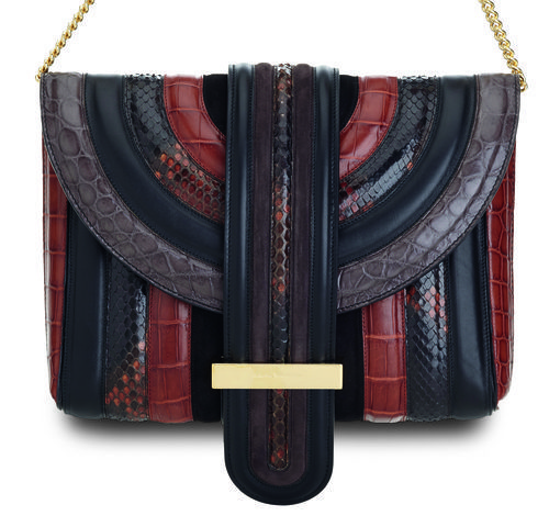 Clutch piel becerro, pitón y cocodrilo en rojo y marrón de Salvatore Ferragamo temporada invierno 2015