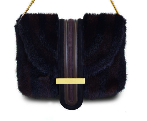 Clutch negro en piel de visón y becerro de Salvatore Ferragamo temporada invierno 2015