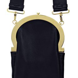 Clutch monedero negro en cuero de napa de Salvatore Ferragamo temporada invierno 2015