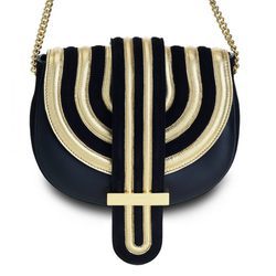 Bolso de hombro negro en piel de becerro de Salvatore Ferragamo temporada invierno 2015